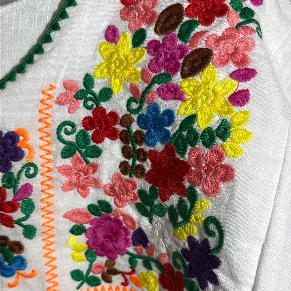 White Relaxed Embroidered Blouse - Picture 5 of 10